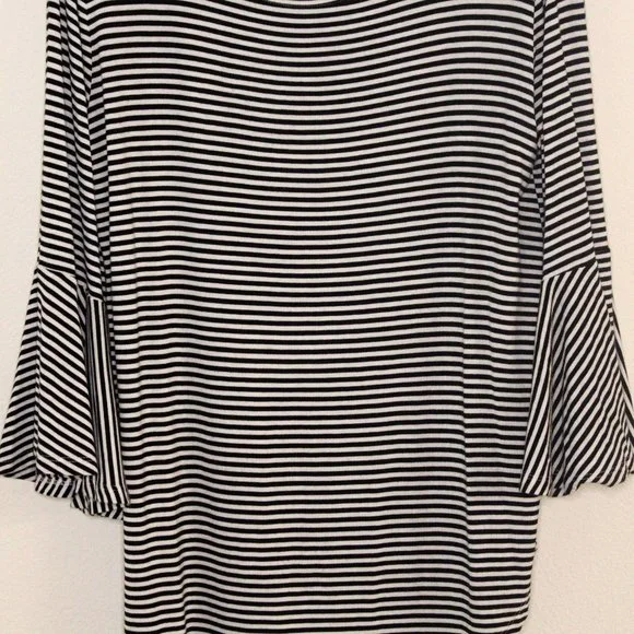 KEREN Hart Bell Sleeve Tunic Size M - Picture 4 of 15